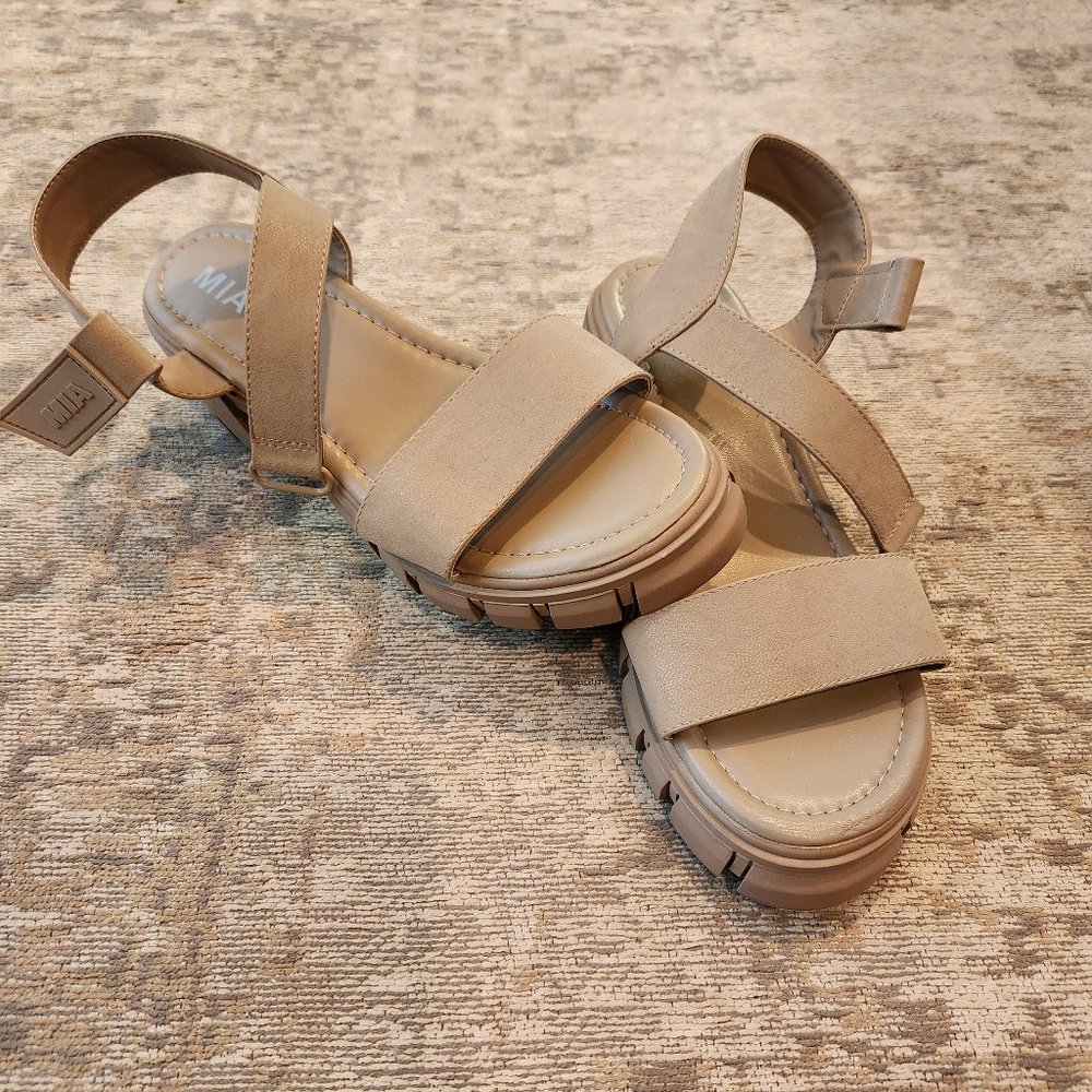 MIA Skyler Ankle Strap Platform Sandals 8.5